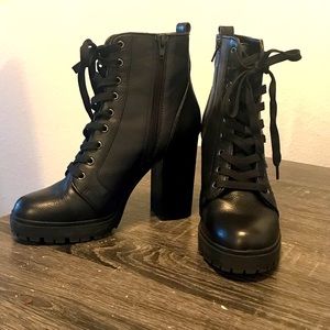 REBEL CHIC LOOK STEVEN MADDEN BLACK BOOTS